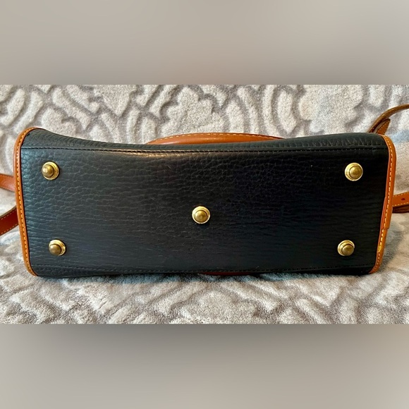 🧡 Vintage Dooney & Bourke Navy & Tan Pebbled Leather Satchel 🧡 - Picture 8 of 12
